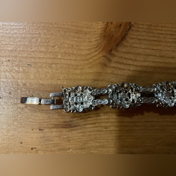 Camrose and Kross: J.B.K faux pearls silver tone square multi stones bracelet. - Picture 8 of 11